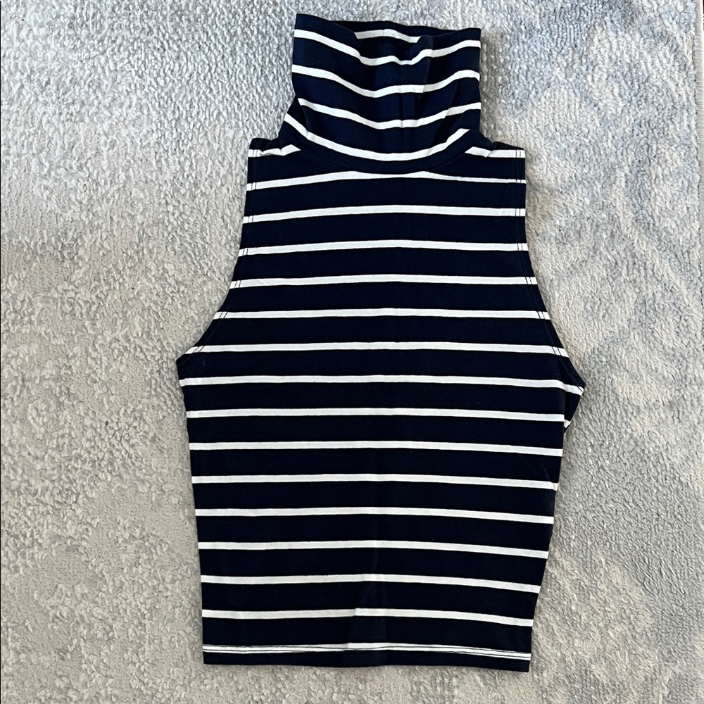 Hollister turtleneck crop top